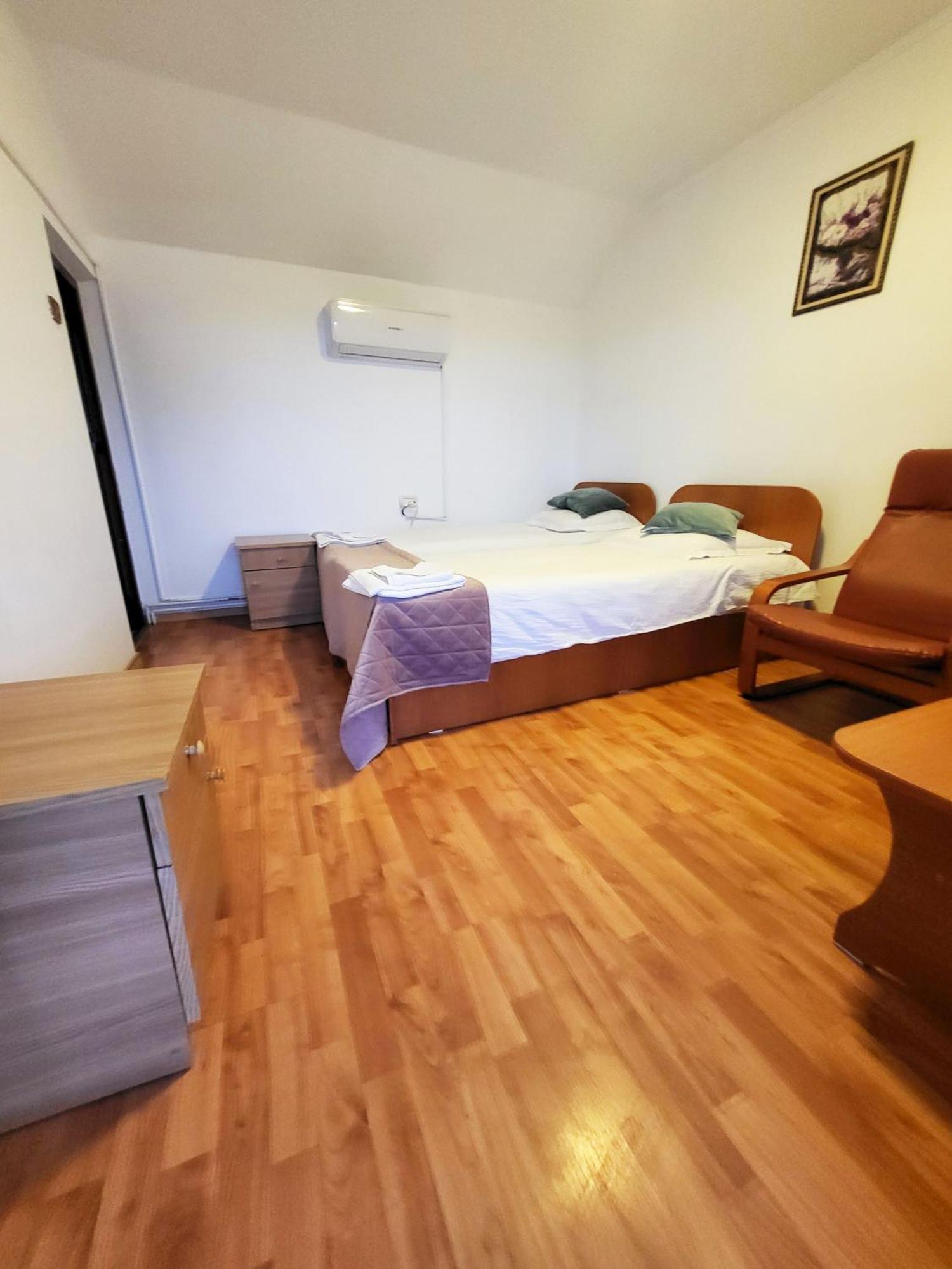 Pensiunea Dana Horezu Esterno foto